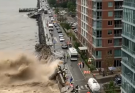 Catastrophic Flooding Causes Riverbank Structures to Collapse, Threatening Lives